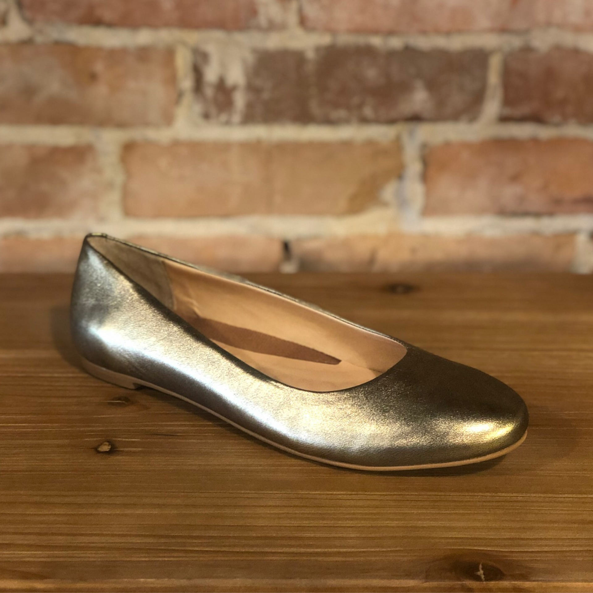 Walking Cradle Bronwyn Old Gold – Linns Shoes